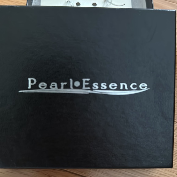 Pearl Essence rhinestone and white pearl angel earrings NWT - Picture 3 of 3